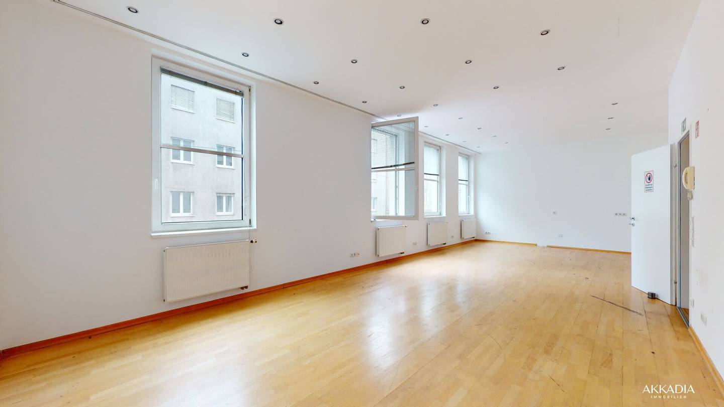Bright 3-room office with expansion option