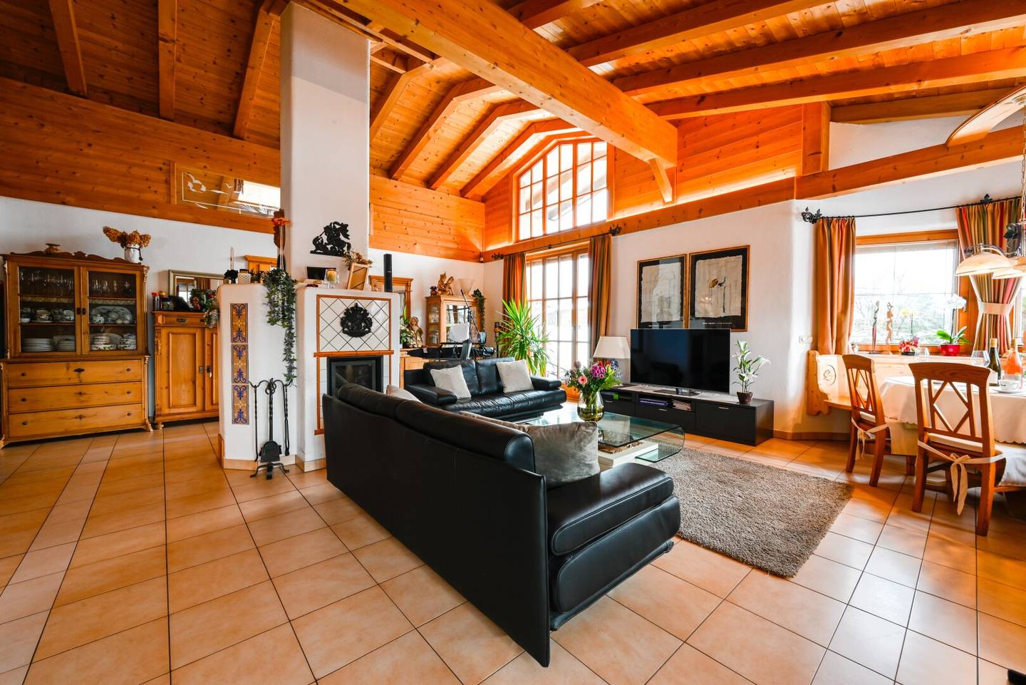 Landhaus in Kössen mit Kaiserblick, 300 m², 4 Zimmer, Kamin & PV Anlage