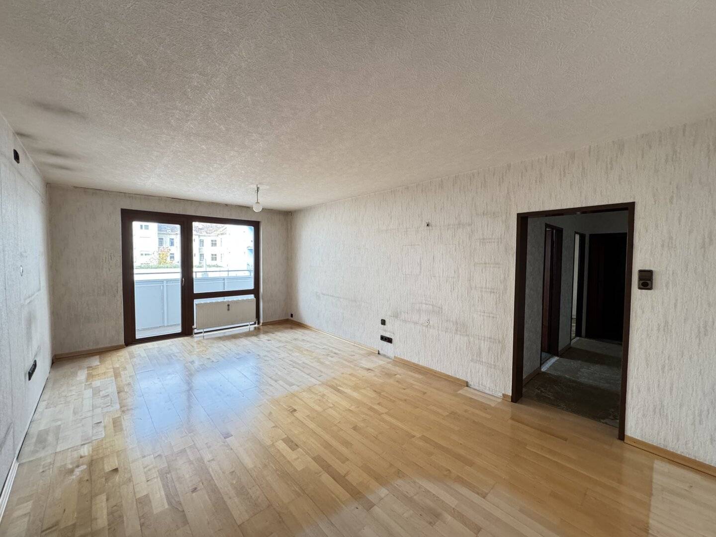 Apartment in quiet inner courtyard with large loggia near U6