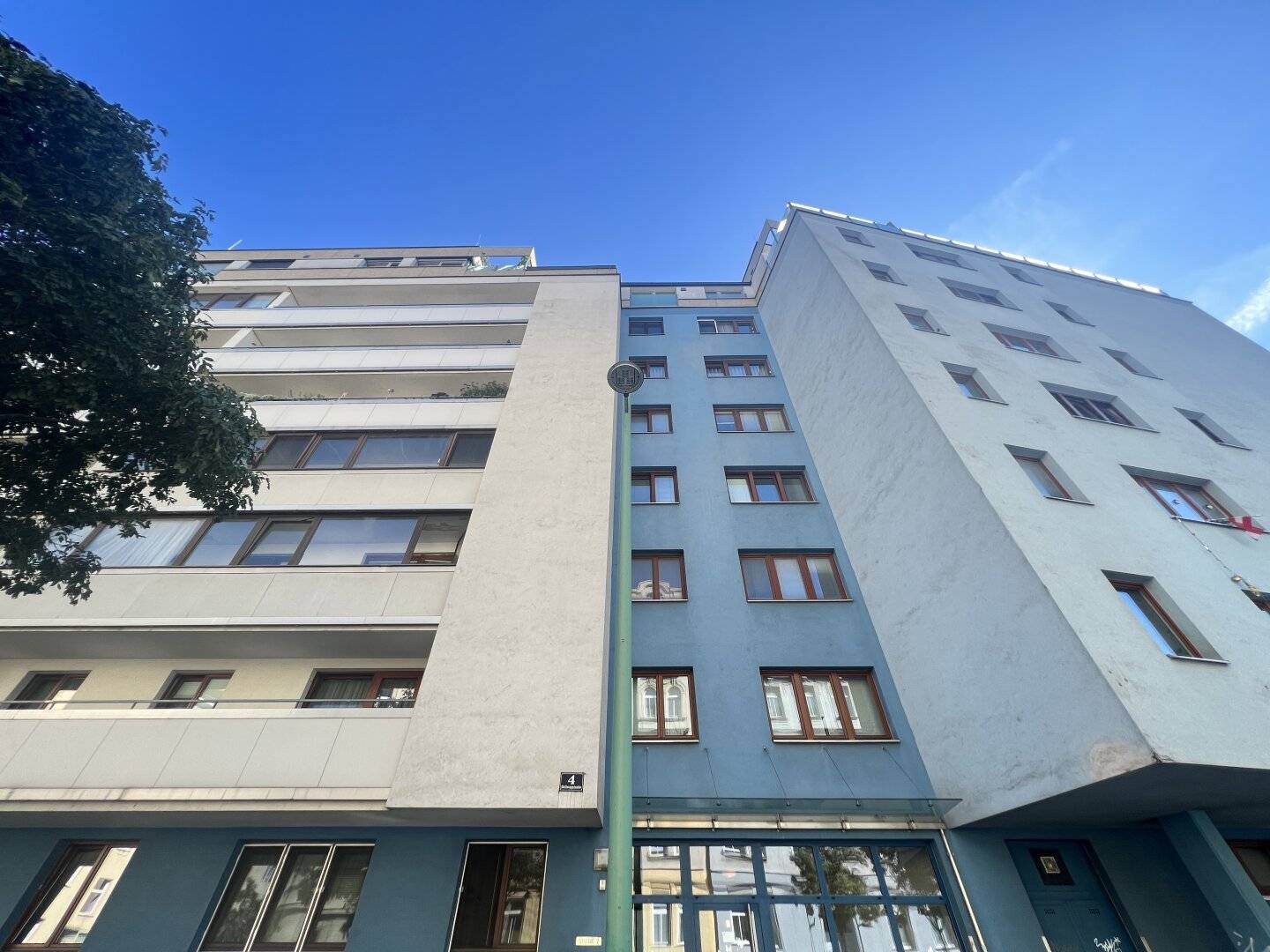 *Überdachter Abstellplatz bei U6 Dresdner Straße* Ab sofort verfügbar*