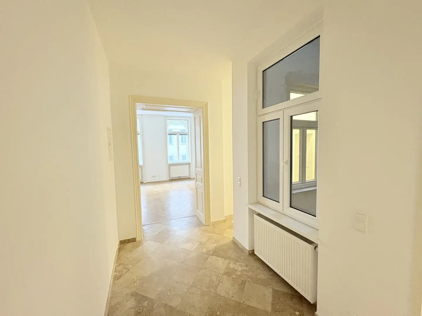 Old building apartment near U4 Friedensbrücke
