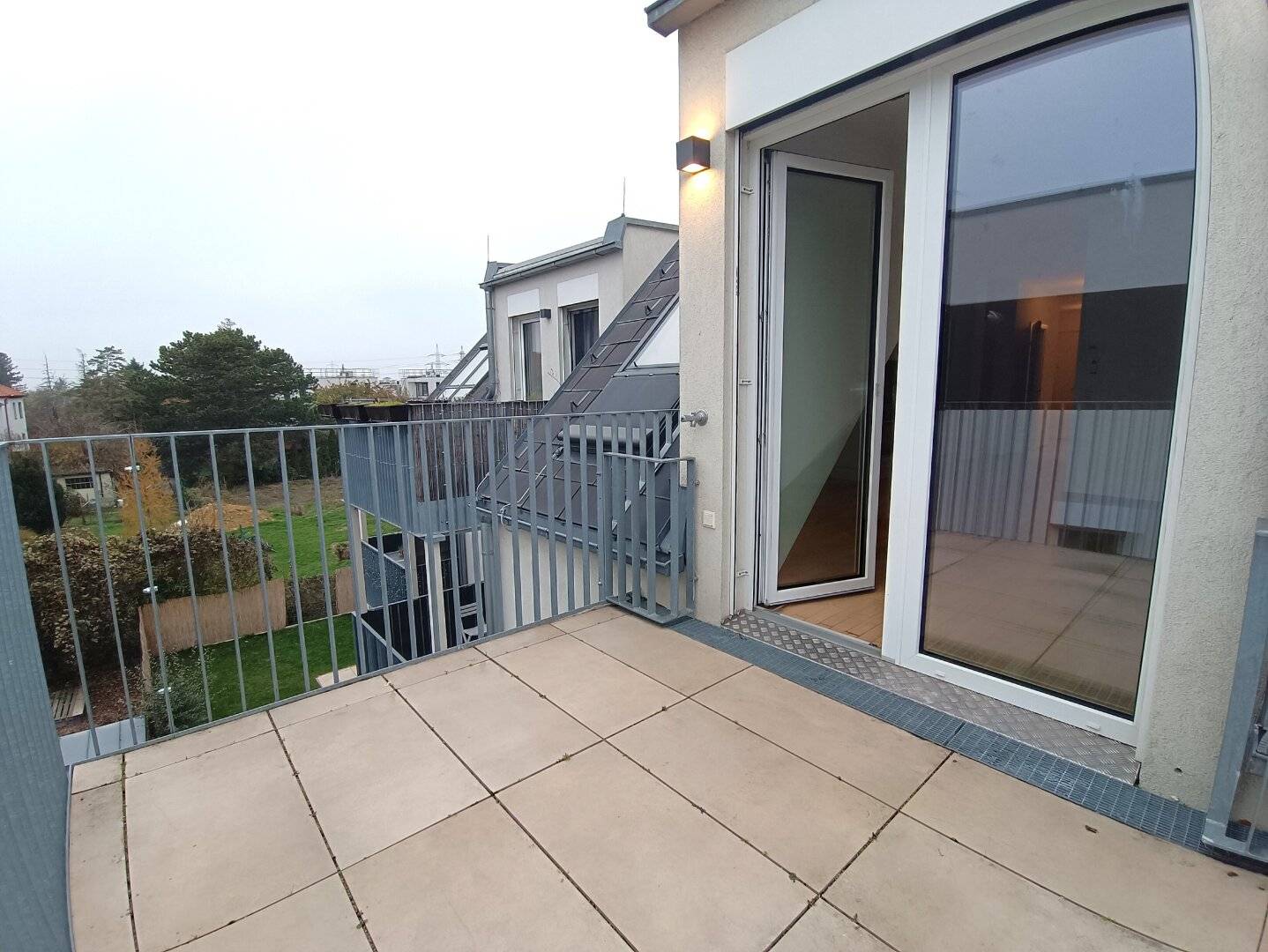 Top floor apartment with balcony and underfloor heating