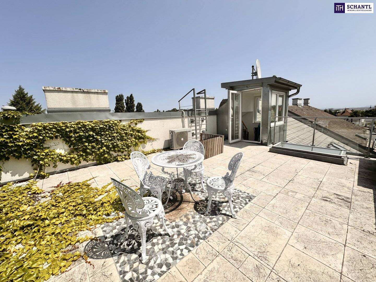 Villa in Währing with three separate living units ideal for multi-generational living or living and office