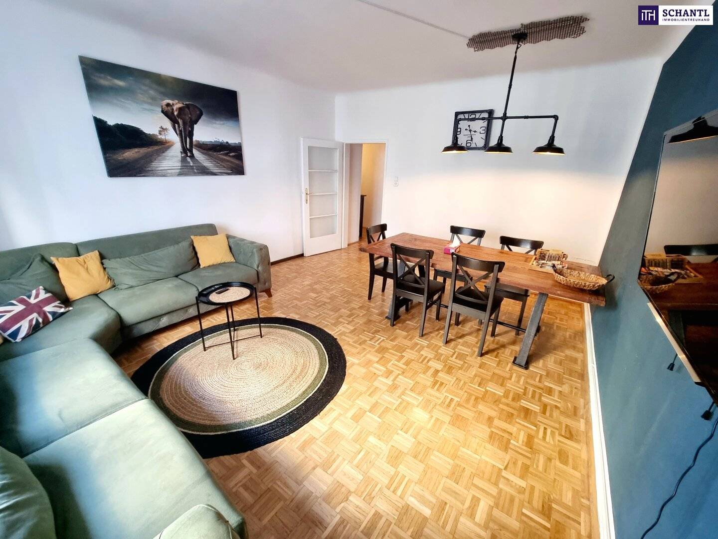 Apartment in quiet side street near subway