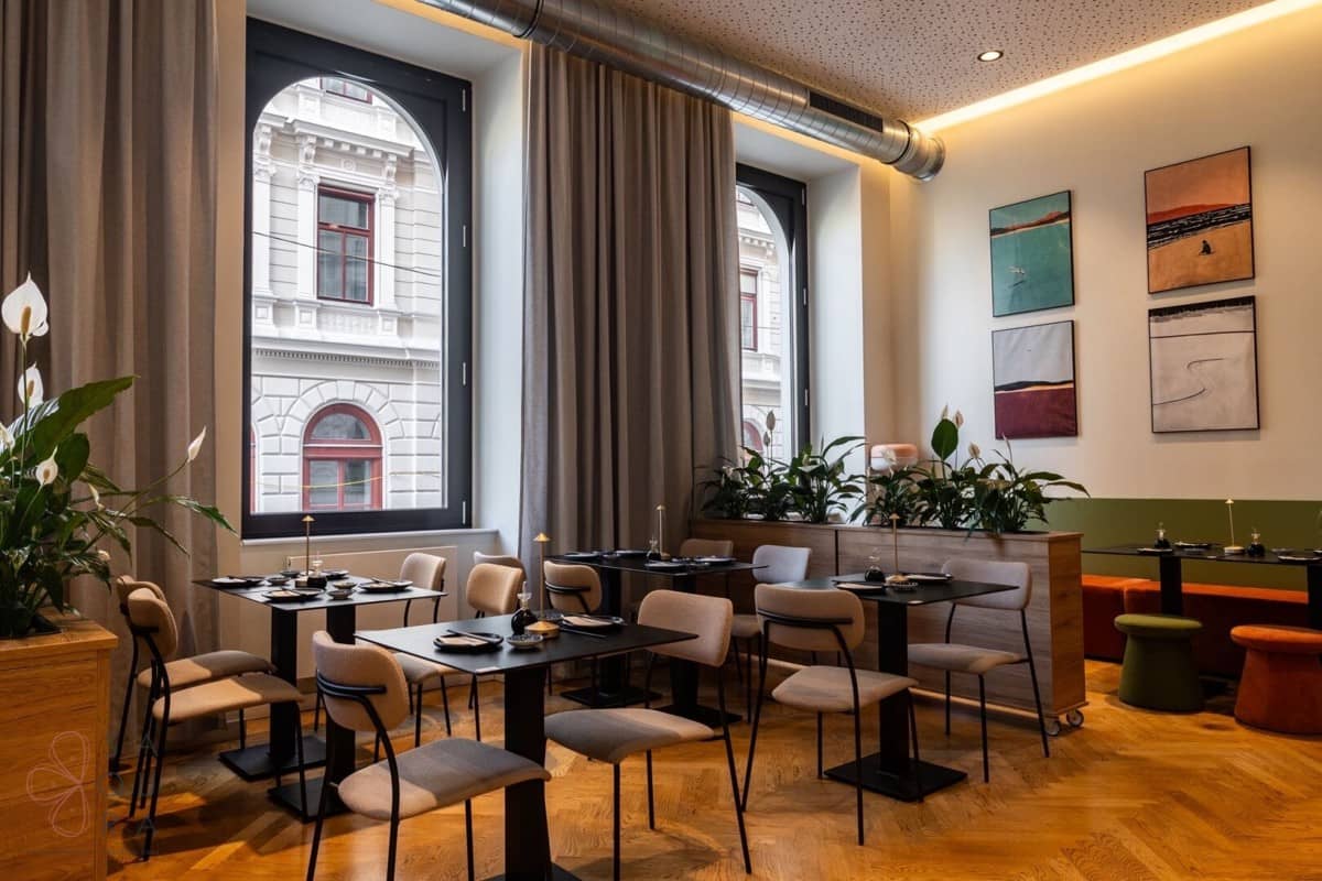 Modernes Eck-Geschäftslokal in Toplage nahe MuseumsQuartier, Wien