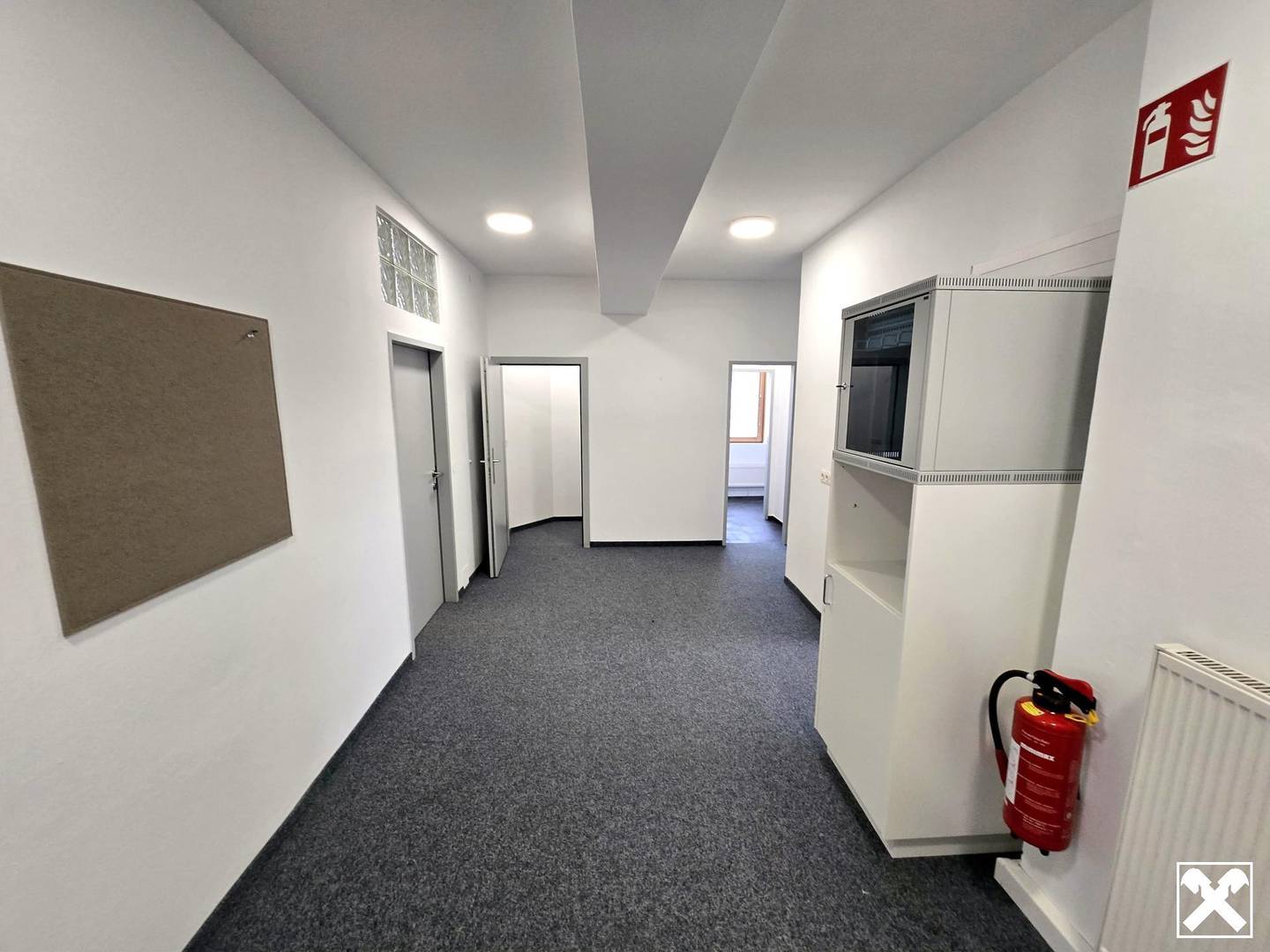 Helle Büroräume in Zentrumsnähe in Haag zu vermieten
