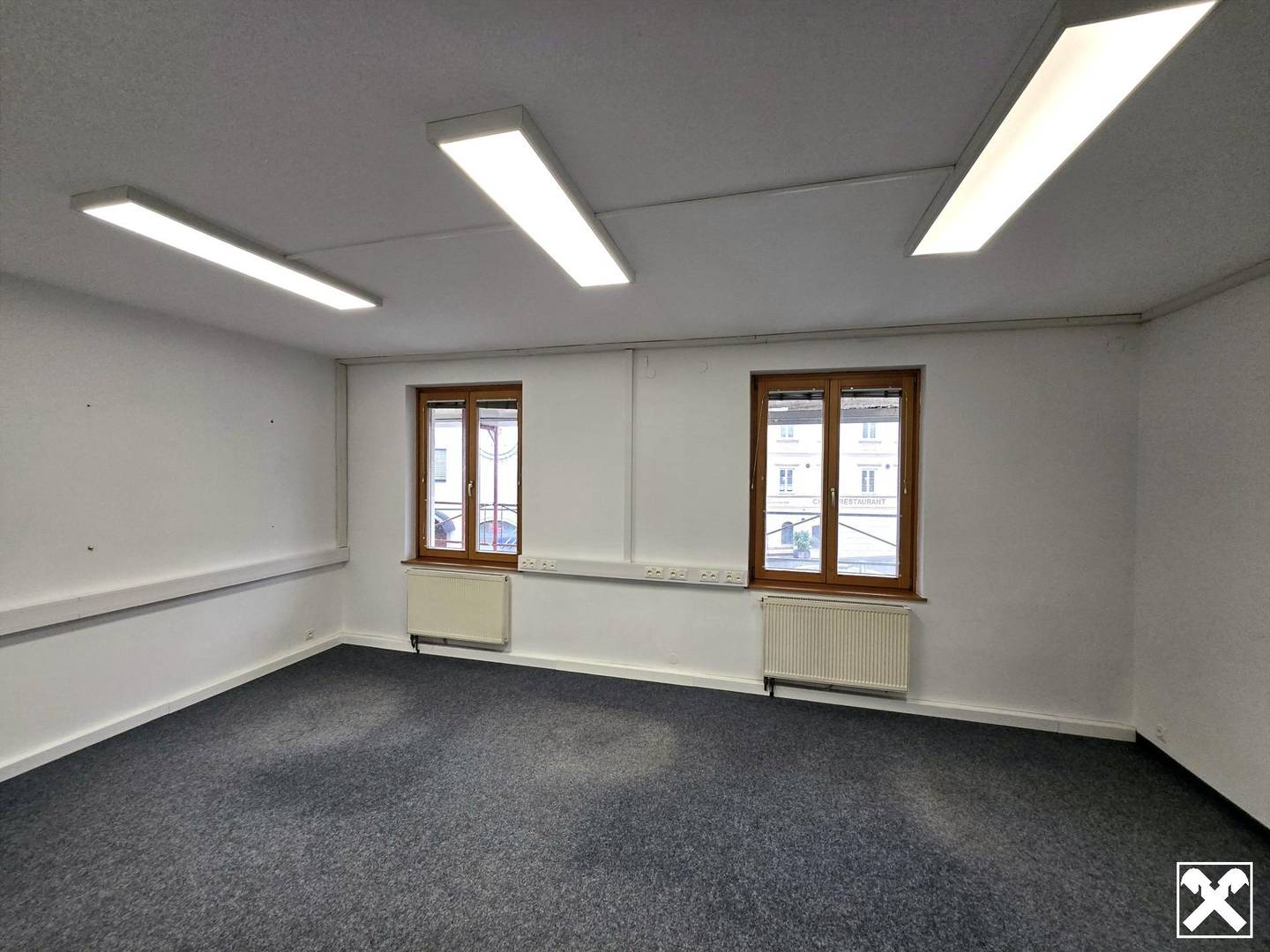Helle Büroräume in Zentrumsnähe in Haag zu vermieten