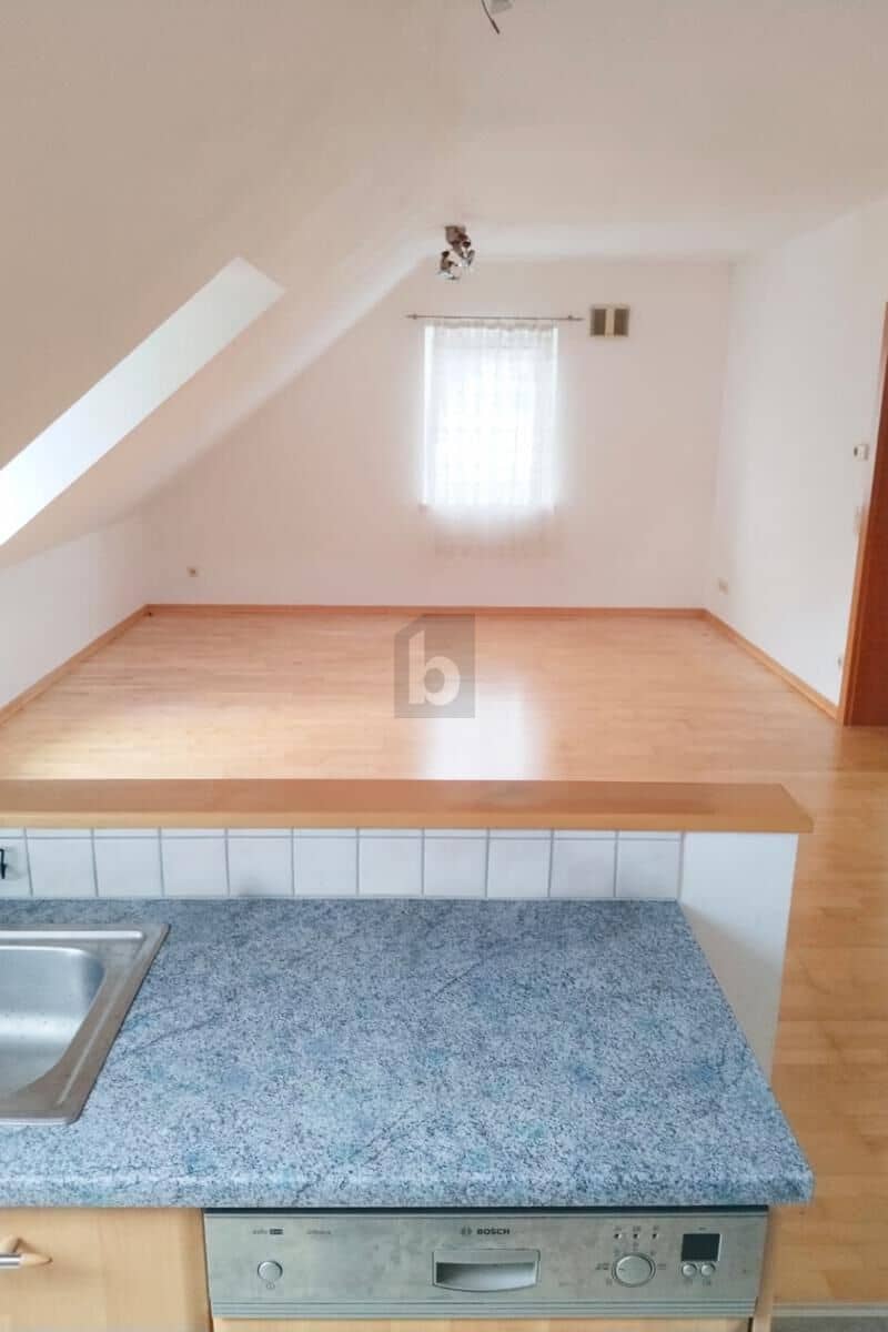 PERFEKT FÜR ANLEGER - VERMIETETER DACHGESCHOSSHIT