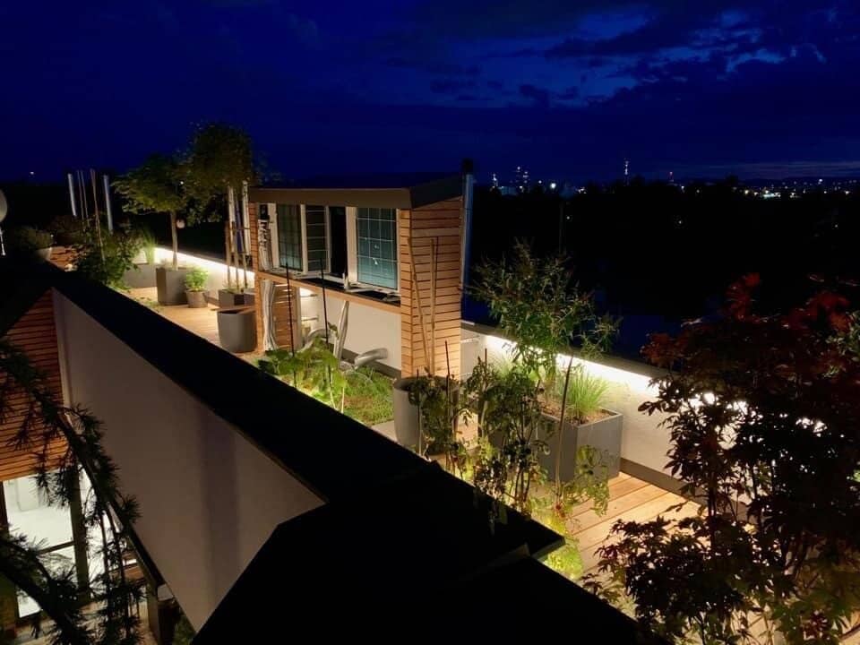 Top floor apartment with sauna and two terraces