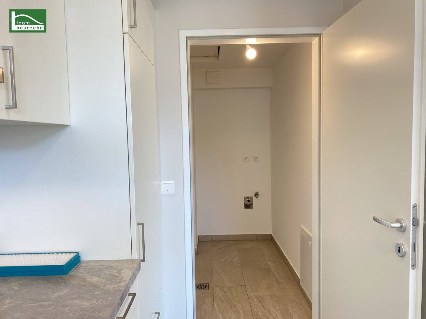 Centrally accessible 3-room apartment with large loggia in courtyard location Close to S-Bahn and Schwechat center