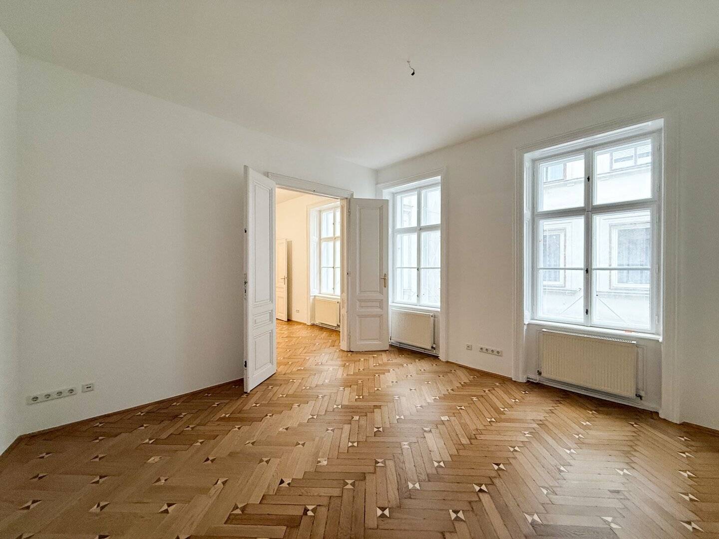 apartment near Stephansdom quiet street lift