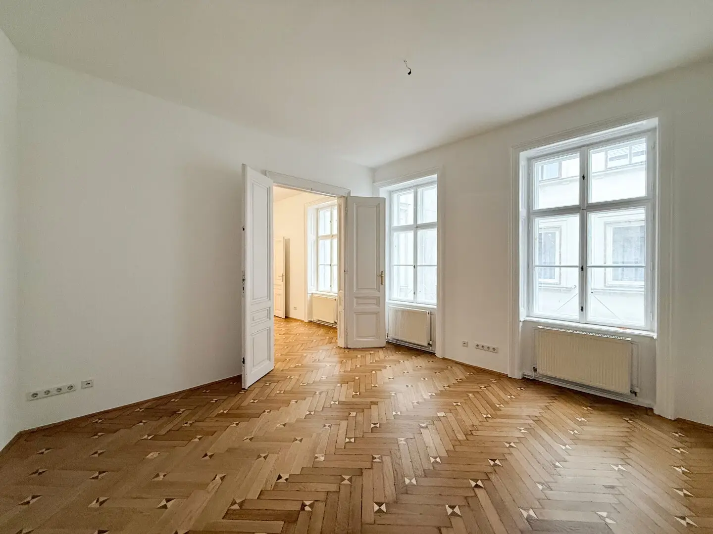 apartment near Stephansdom quiet street lift