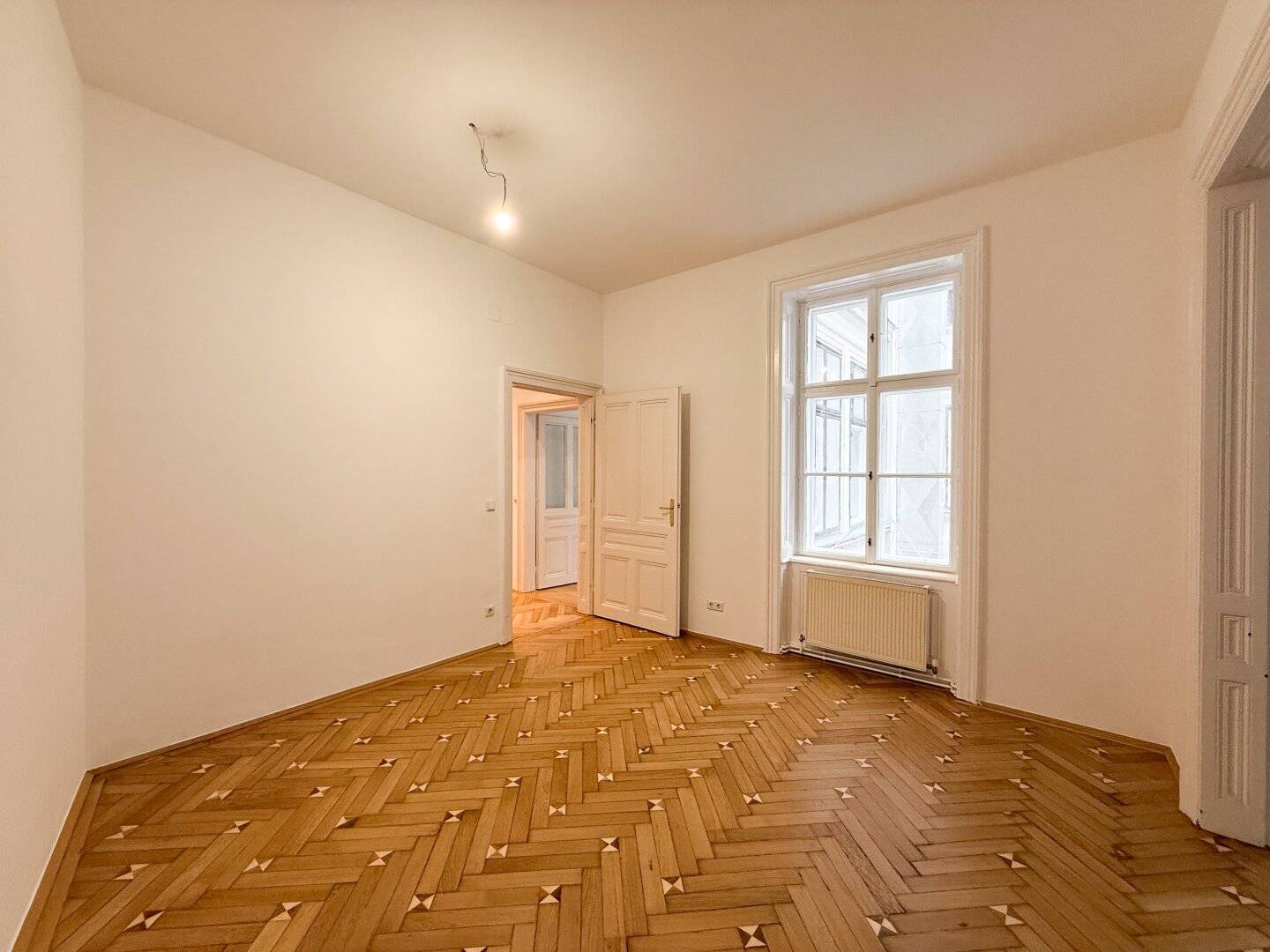apartment near Stephansdom quiet street lift