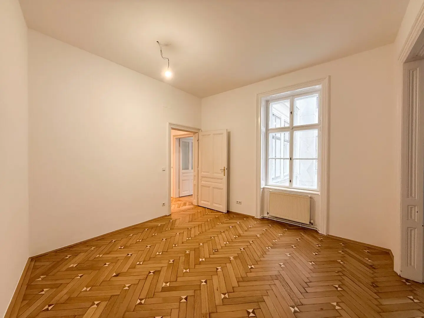 apartment near Stephansdom quiet street lift