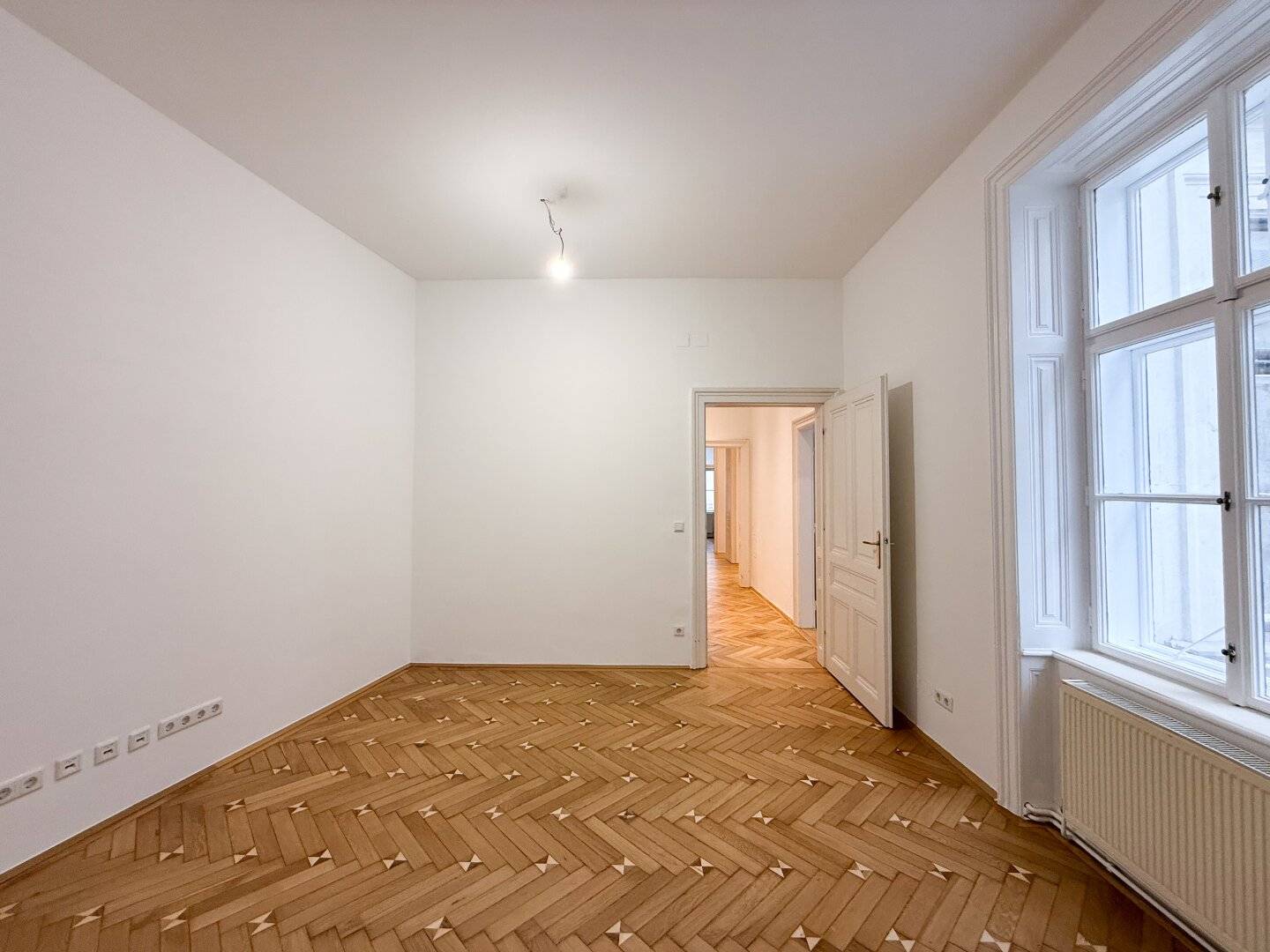 apartment near Stephansdom quiet street lift