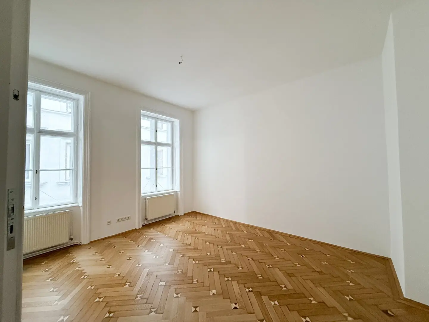 apartment near Stephansdom quiet street lift