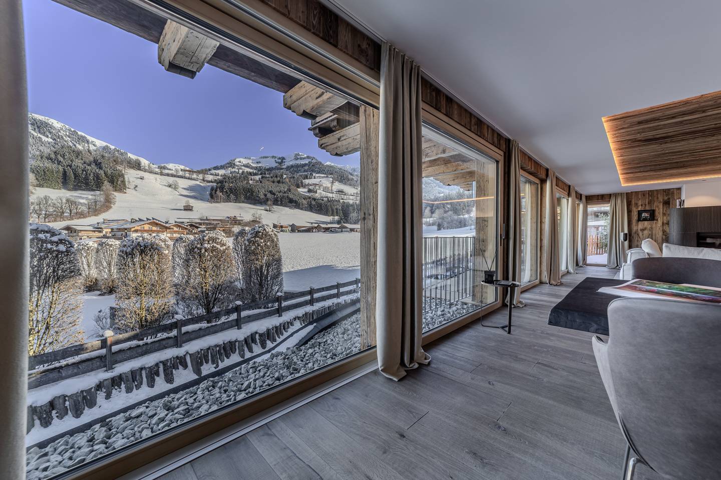 Apartment with generous terrace and alpine view