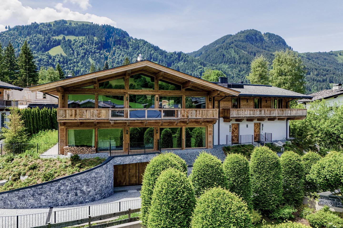 Apartment with generous terrace and alpine view