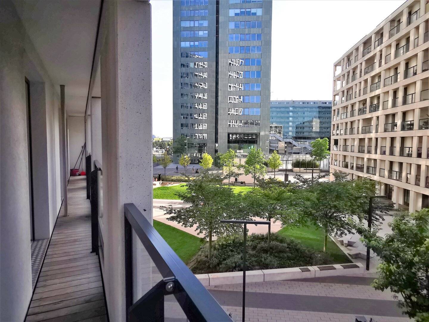 Freshly renovated 3-room apartment with loggia on 105 m² of usable living space near UNO-CITY