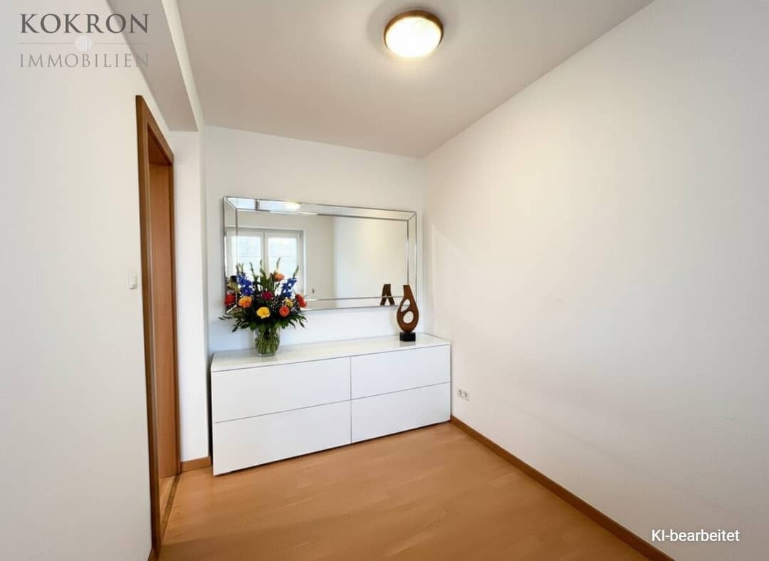 Schlafzimmer oder Büro mit großem Fenster zur Loggia (virtuell öbliert)