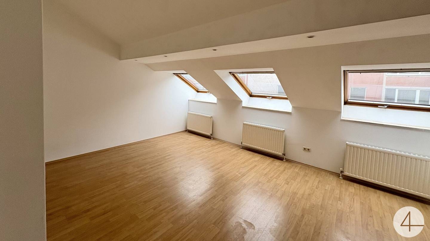 Dachgeschosswohnung mit Terrasse nahe U Bahn ruhiger Innenhof
