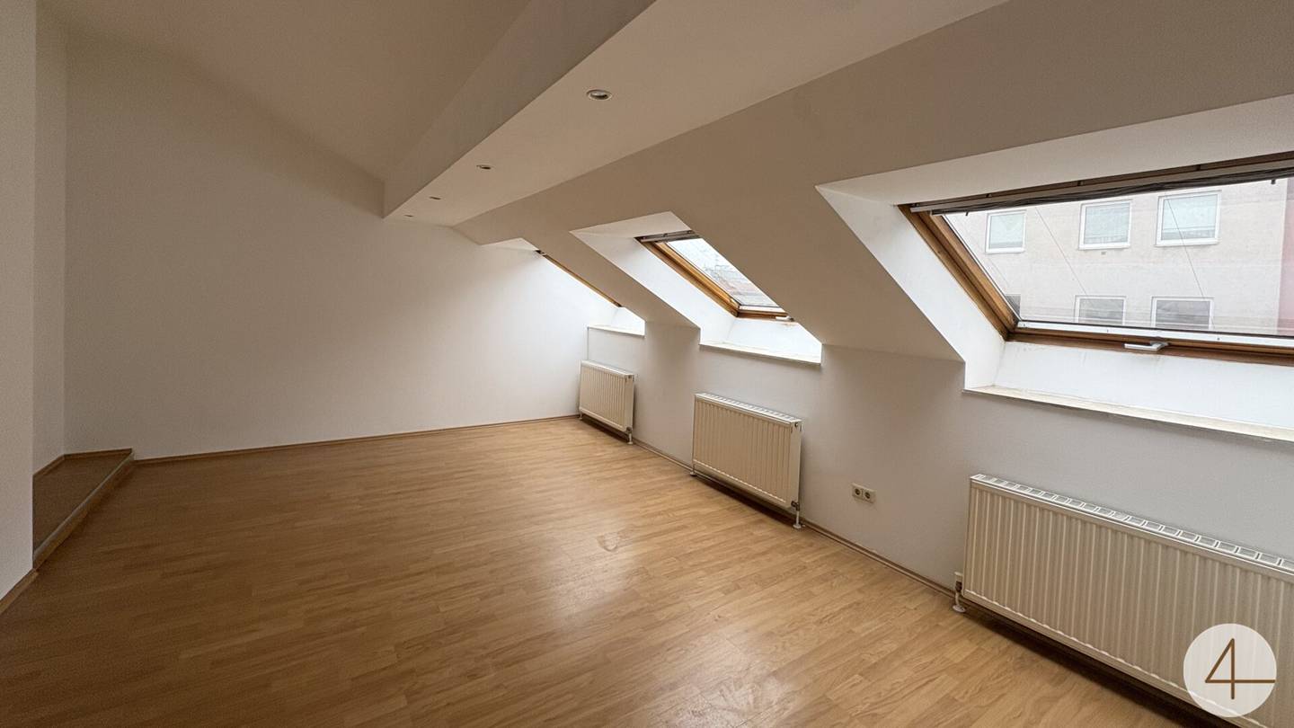 Dachgeschosswohnung mit Terrasse nahe U Bahn ruhiger Innenhof