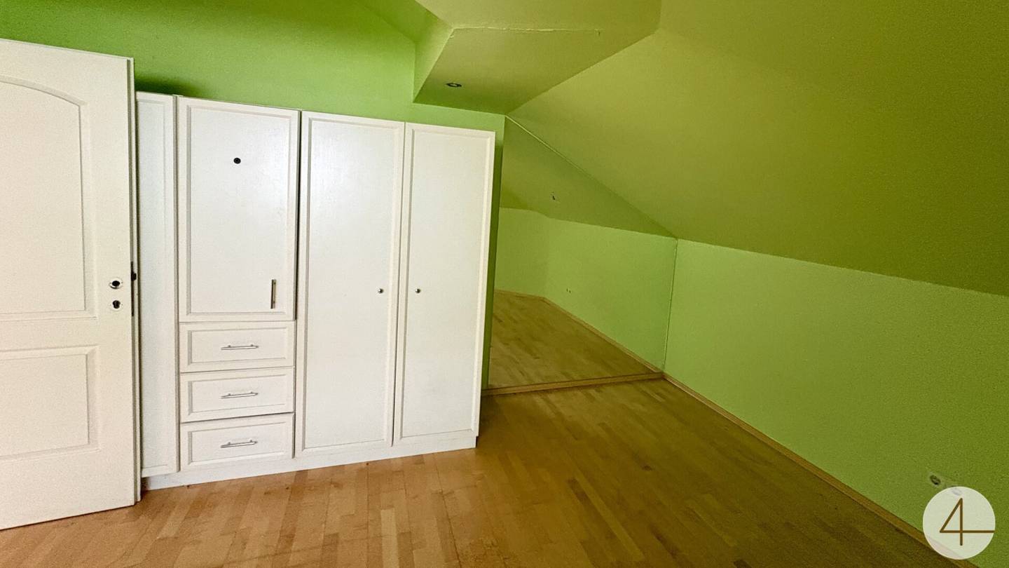 Dachgeschosswohnung direkt am Karlsplatz hell