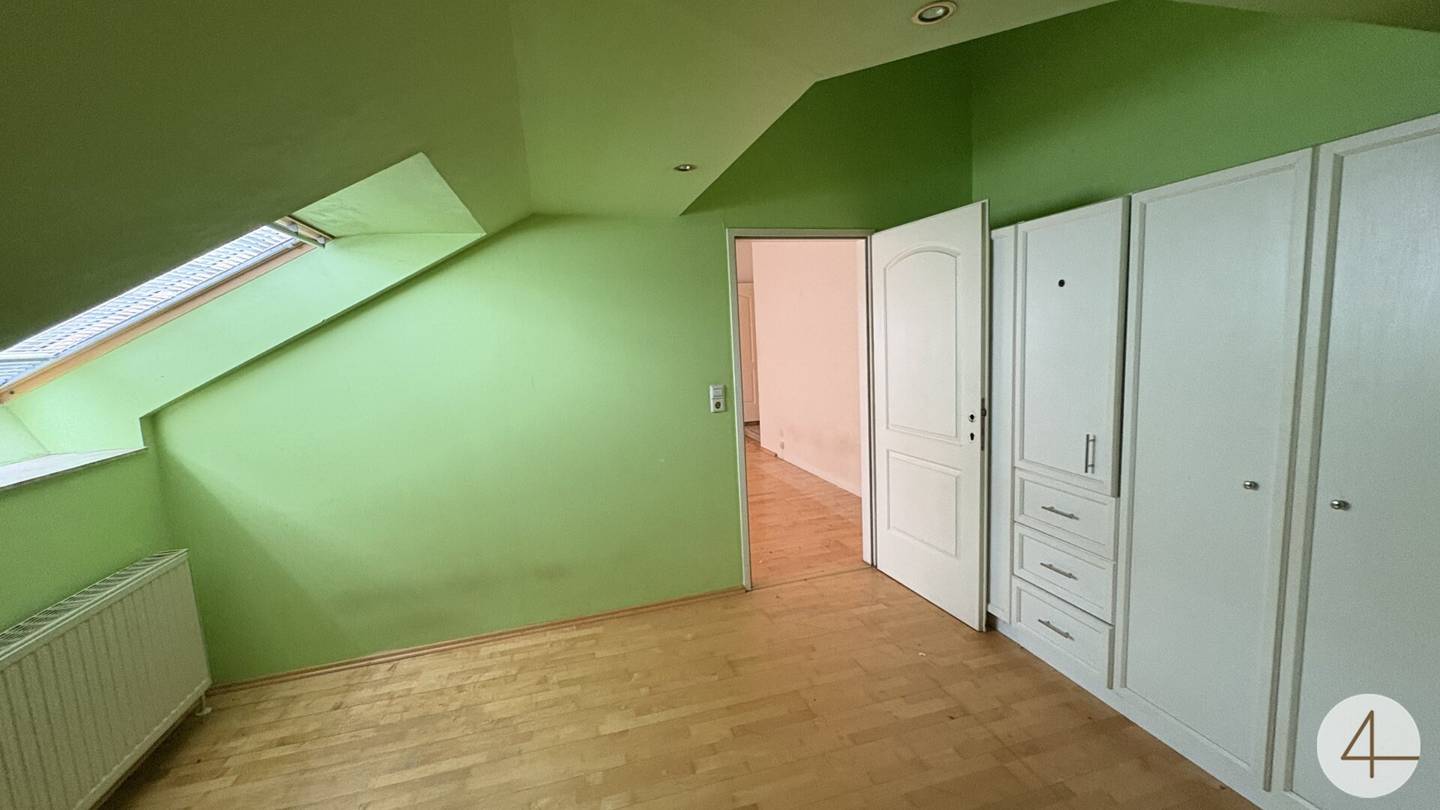 Dachgeschosswohnung direkt am Karlsplatz hell