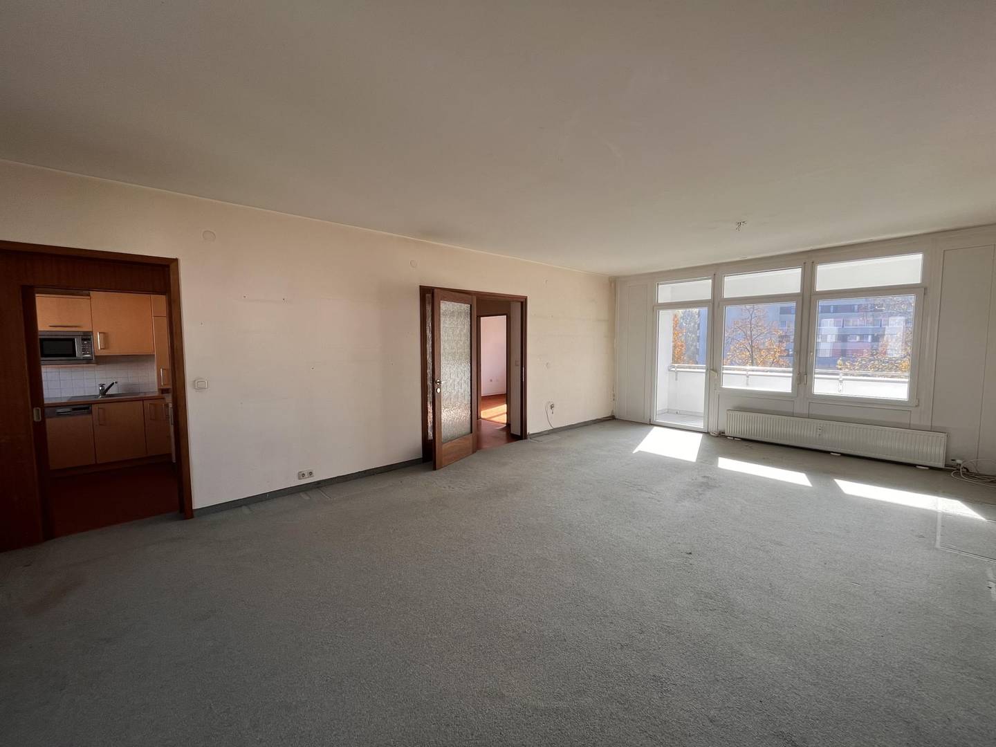 Wohnung mit Loggia und Lift im dritten Stock