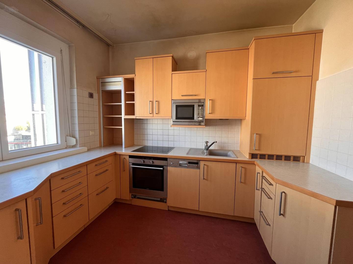 Wohnung mit Loggia und Lift im dritten Stock