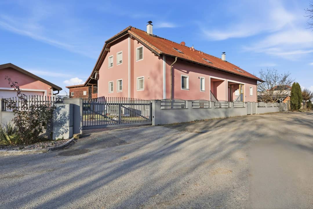 Großzügiges Zweifamilienhaus mit Garten, Garage & Terrasse in Ziersdorf