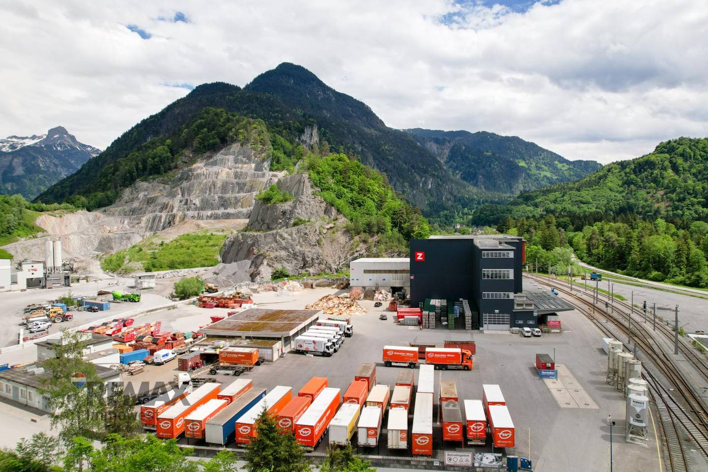 Halle/Lagerfläche in Lorüns bei Bludenz, Rohbau, Fußbodenheizung