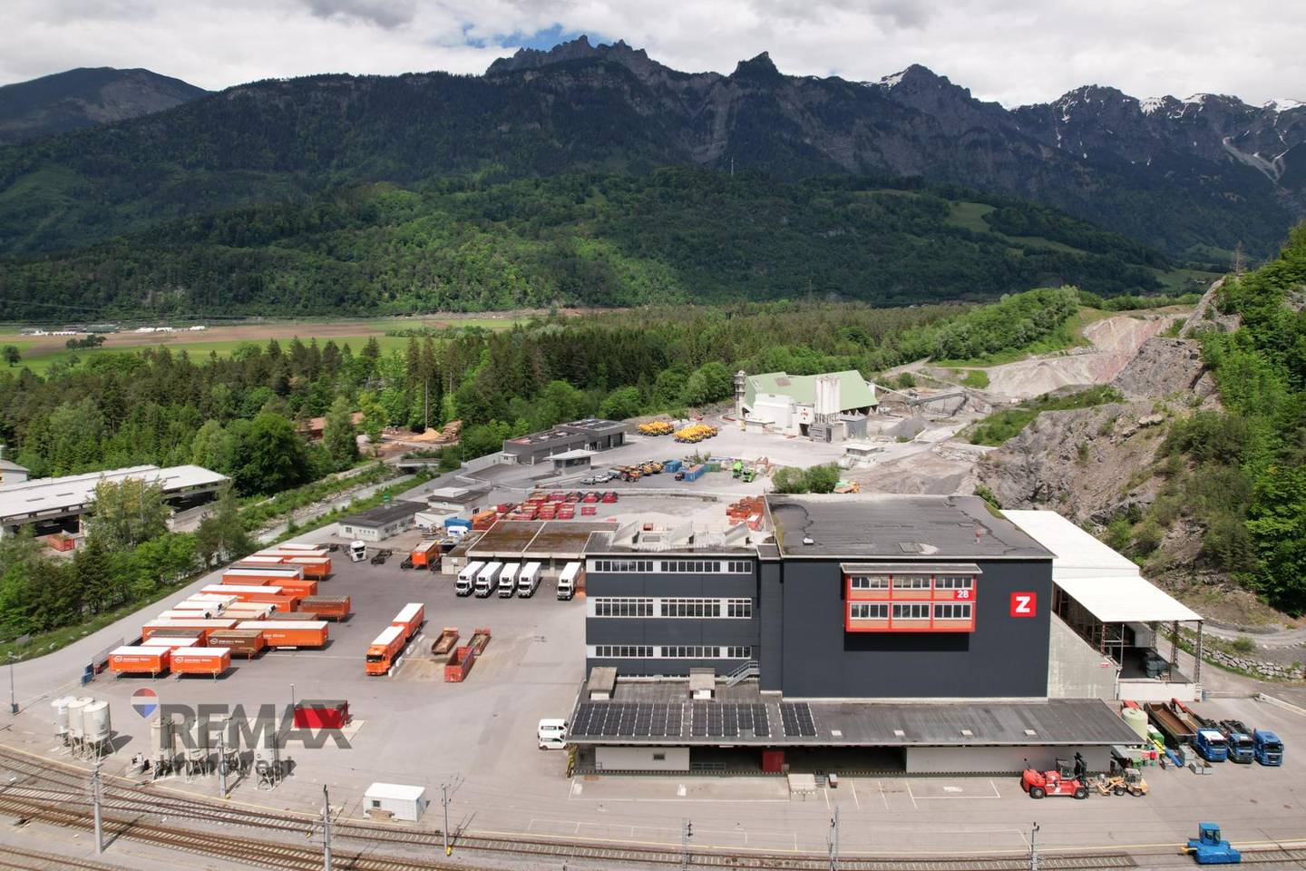 Halle/Lagerfläche in Lorüns bei Bludenz, Rohbau, Fußbodenheizung