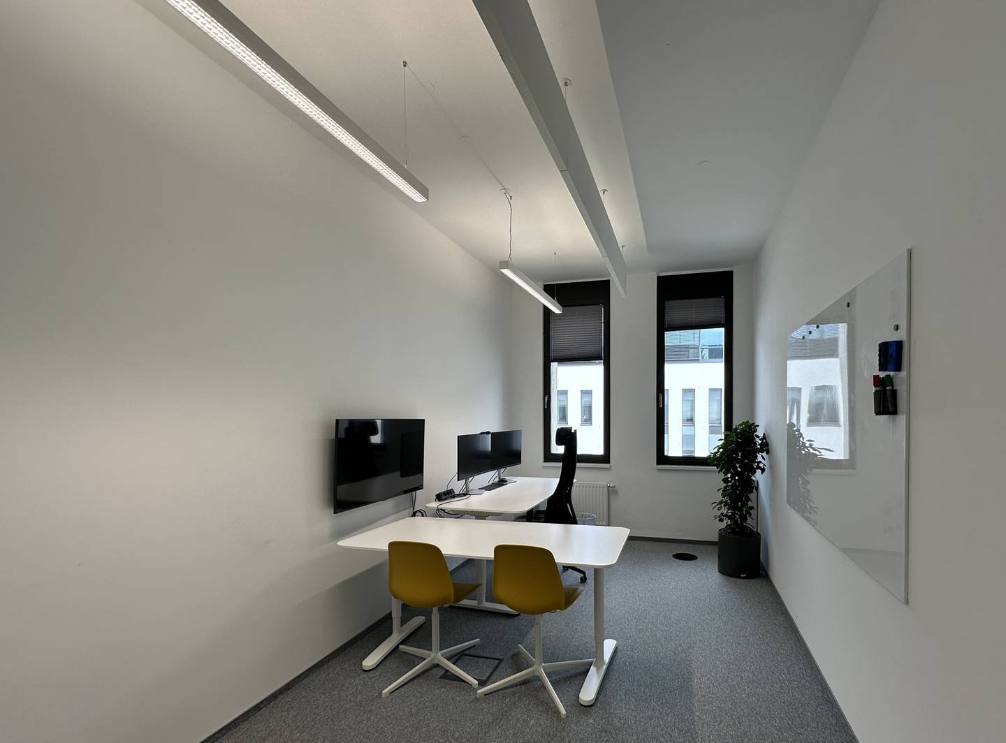 Apartment office space at Austria Campus 2 Garage the unheard proper way?  Wait no
