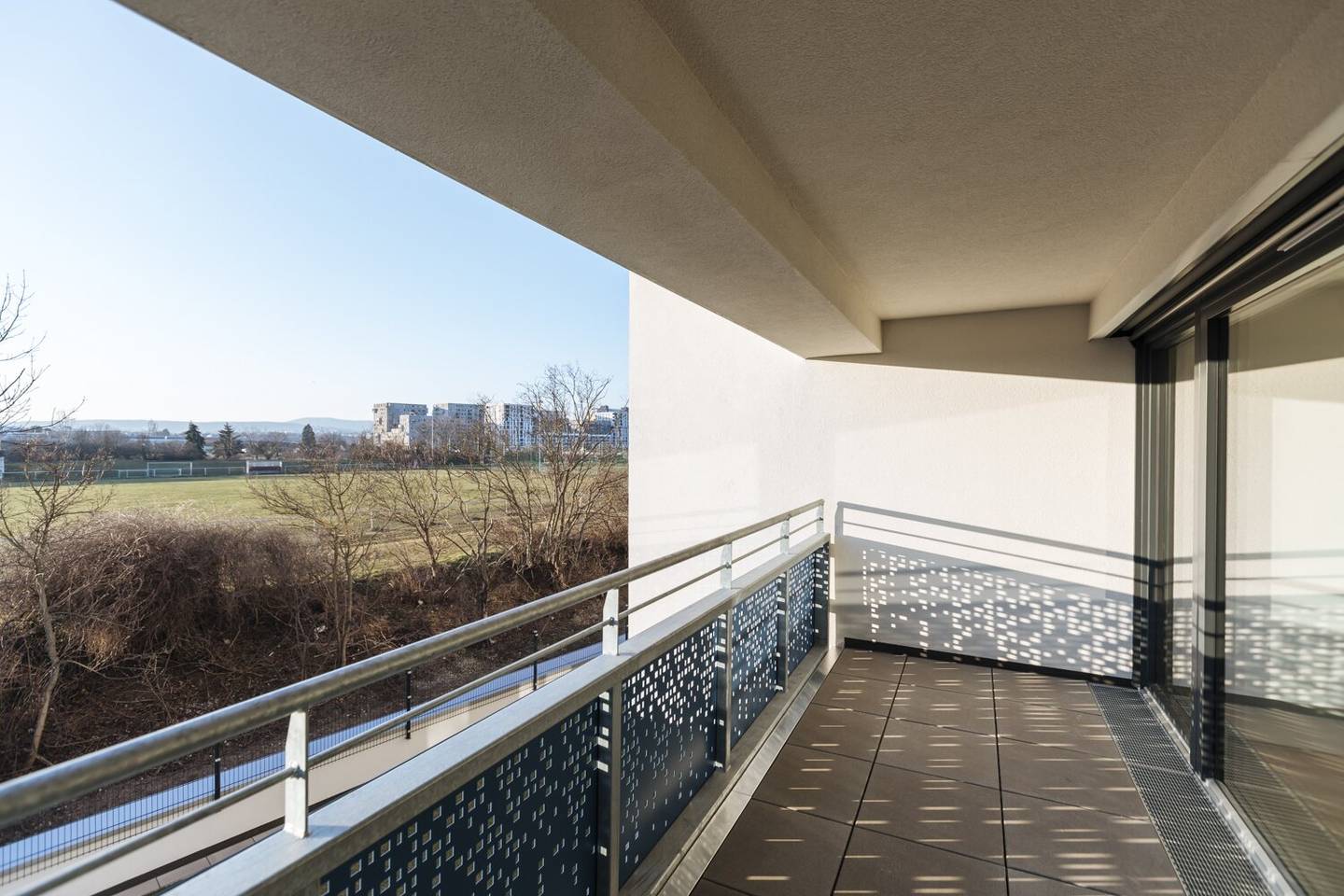 Provisionsfrei! Erstbezug - Wunderschöne Drei-Zimmer-Wohnung mit Loggia!