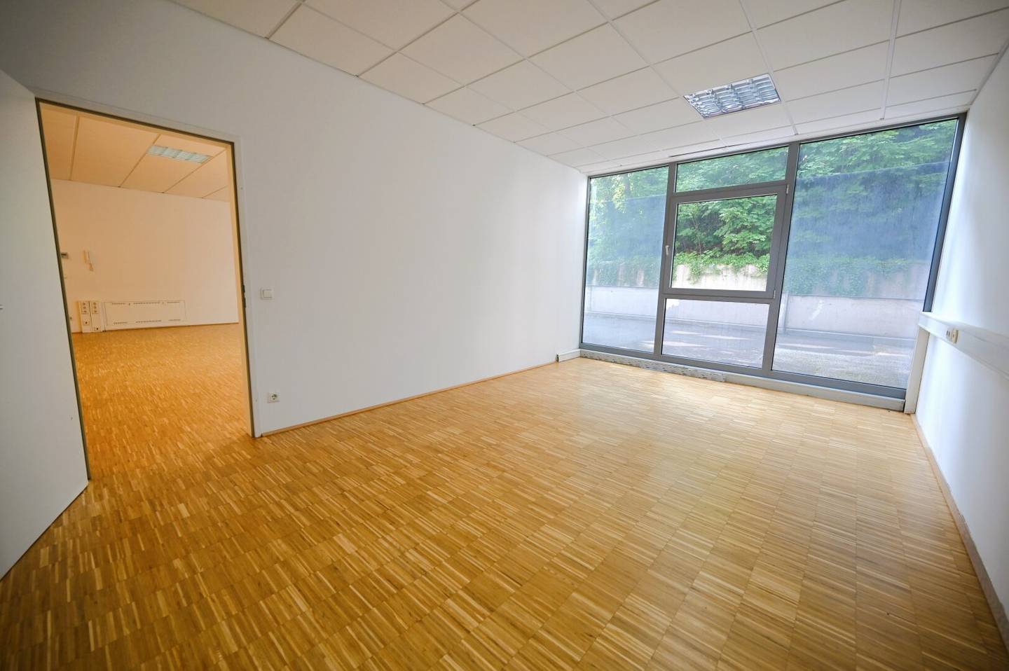 Erdgeschossfläche in verkehrstechnisch idealer Lage! Ideal für Bürogemeinschaft/Praxis/Start-Up!