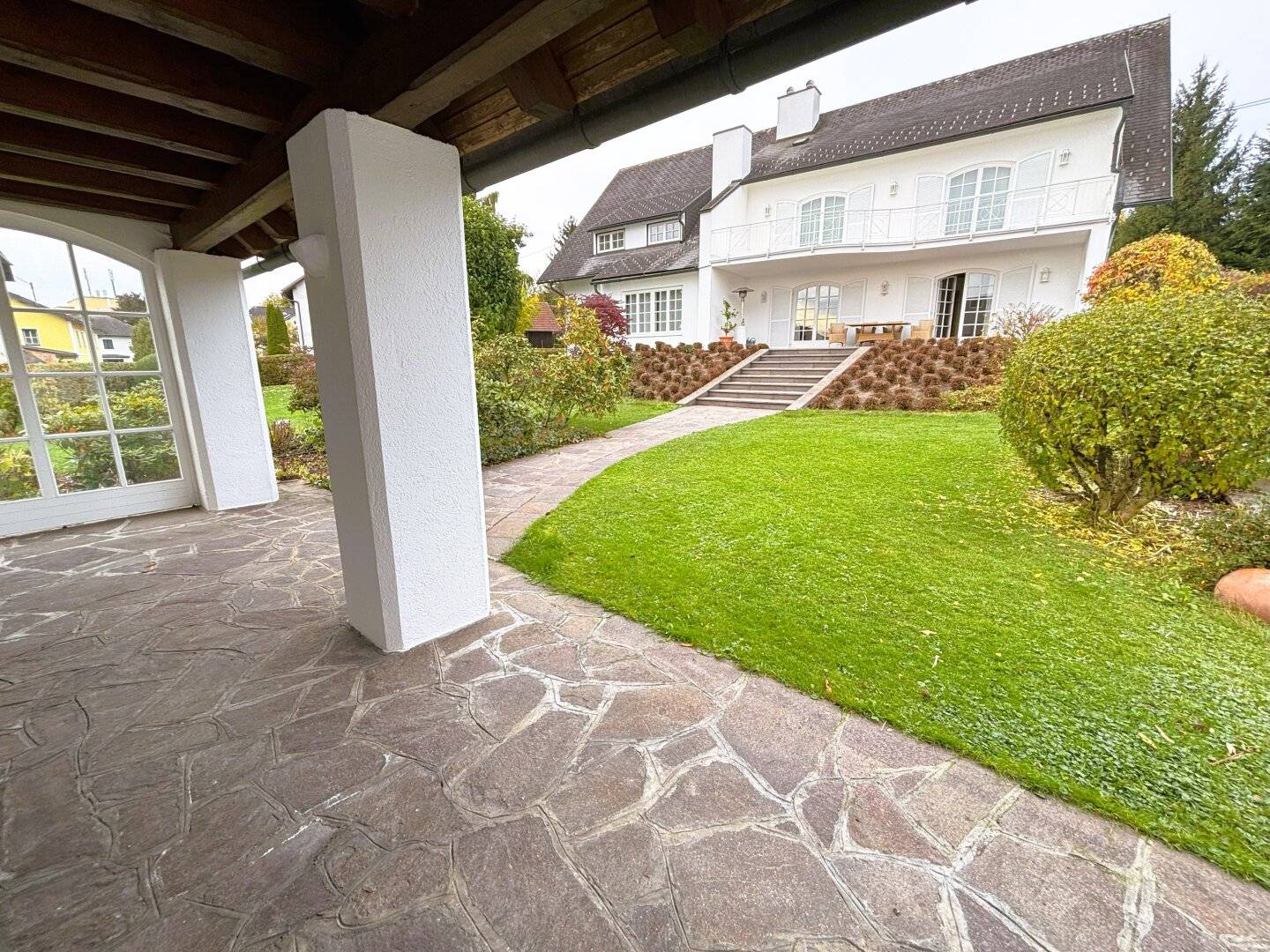 Exklusives Wohnhaus mit zwei unabhängigen Einheiten