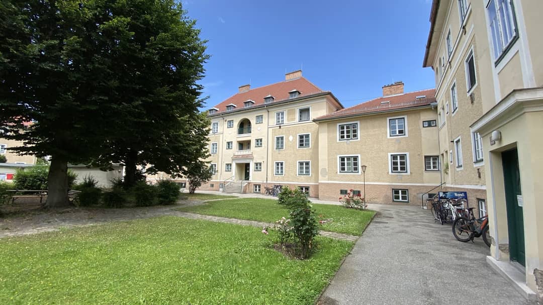 Apartment in quiet area near center with loggia