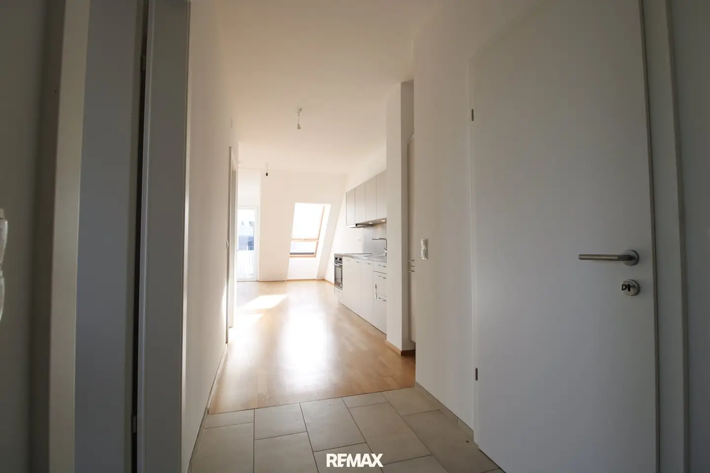 Attic apartment with terrace near U1 Oberlaa