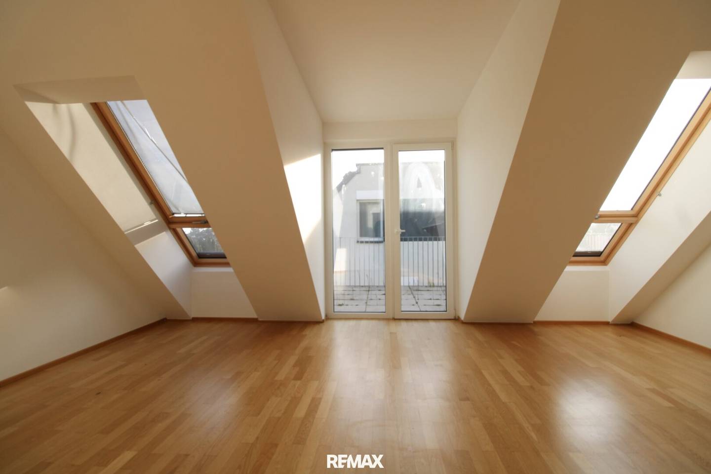 Dachgeschosswohnung mit Terrasse nahe U1 Oberlaa