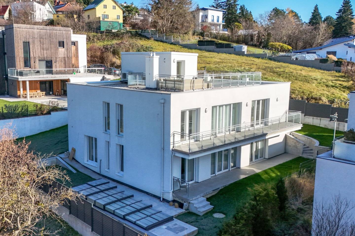 Neuwertiges Niedrigenergiehaus mit maximaler Flexibilität - Pool, Sauna und Dachterrasse inklusive!
