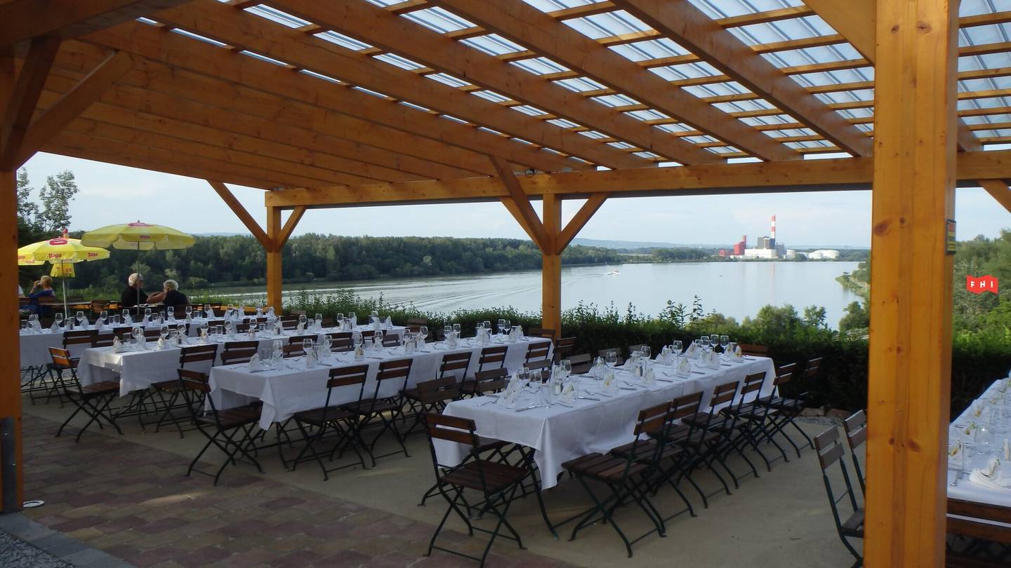 Dreamlike gastro property in the Wachau at the foot of a ruin Donauterrasse perfect for fine gastronomy or gourmet temple