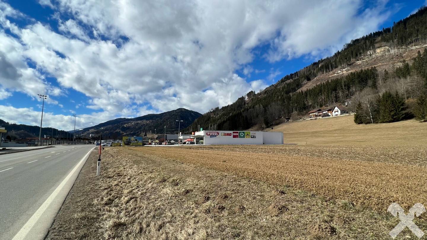 Gewerbegrund in Frequenzlage nahe Murau – 4.860 m², ebene Fläche