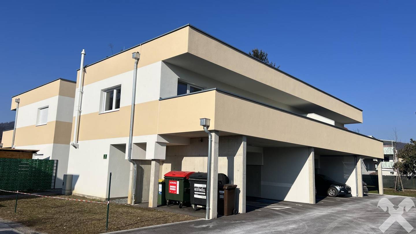 Apartment first occupancy with sun terrace and carport