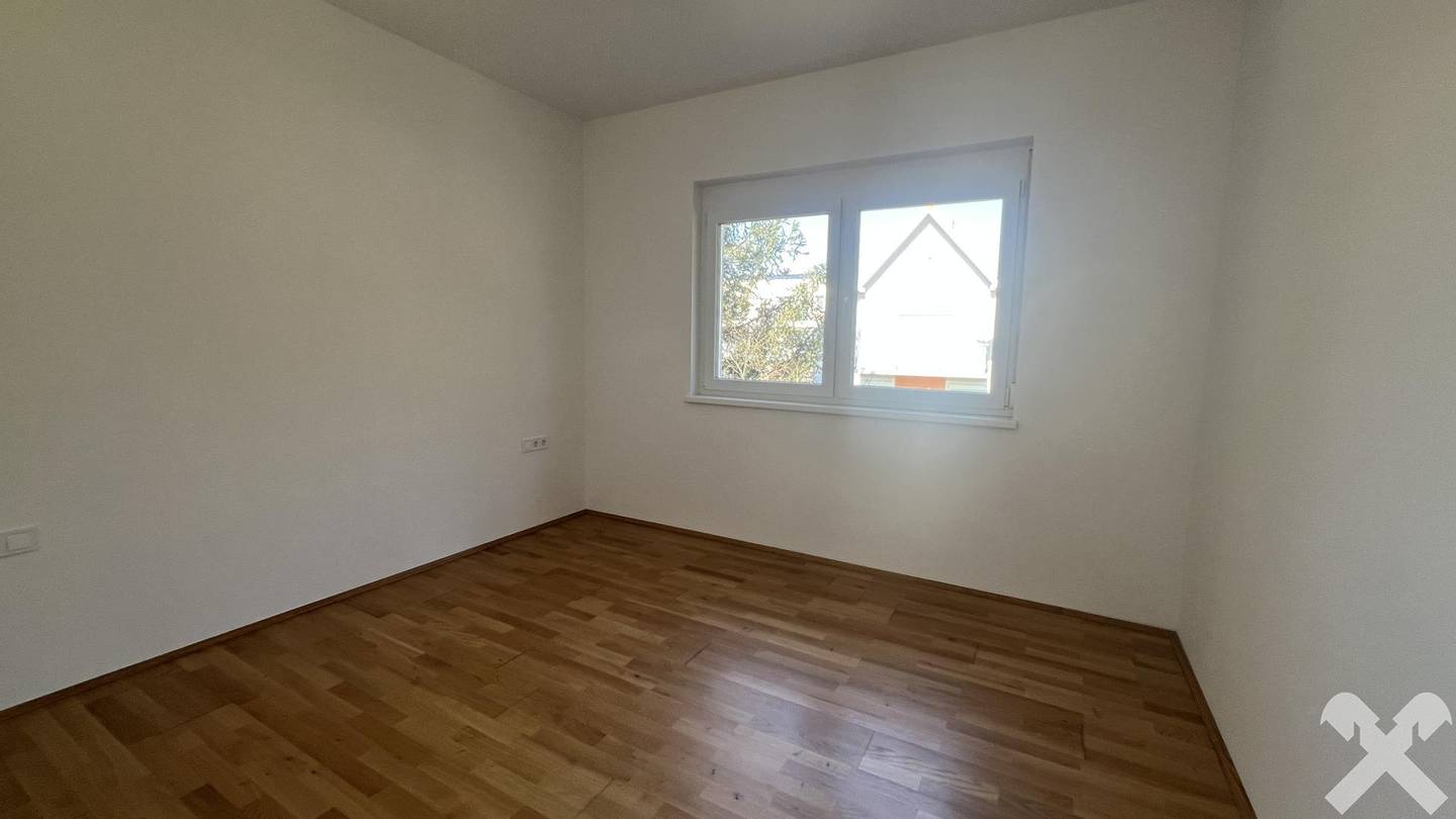 Apartment first occupancy with sun terrace and carport