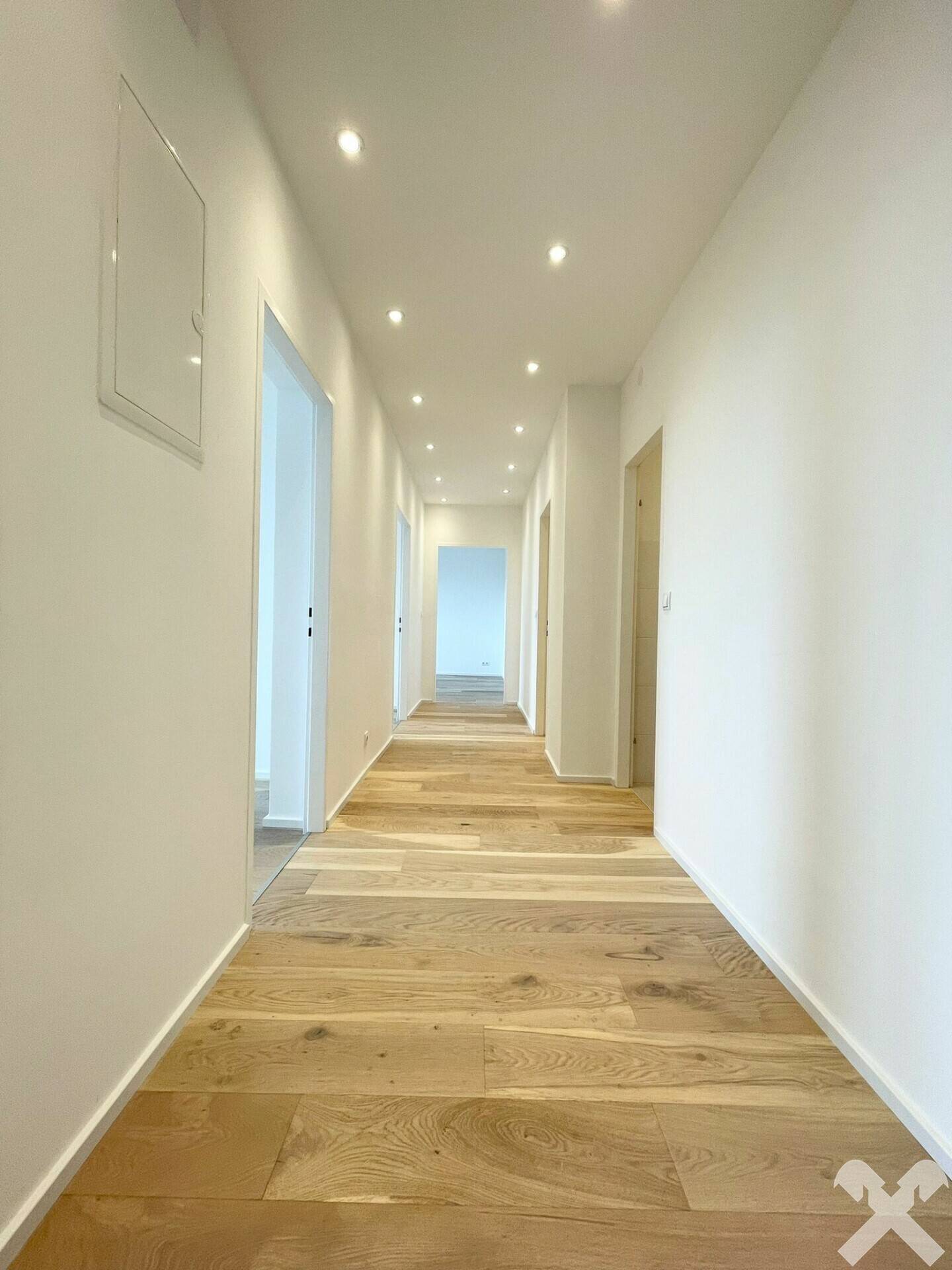 Apartment newly renovated city view garage