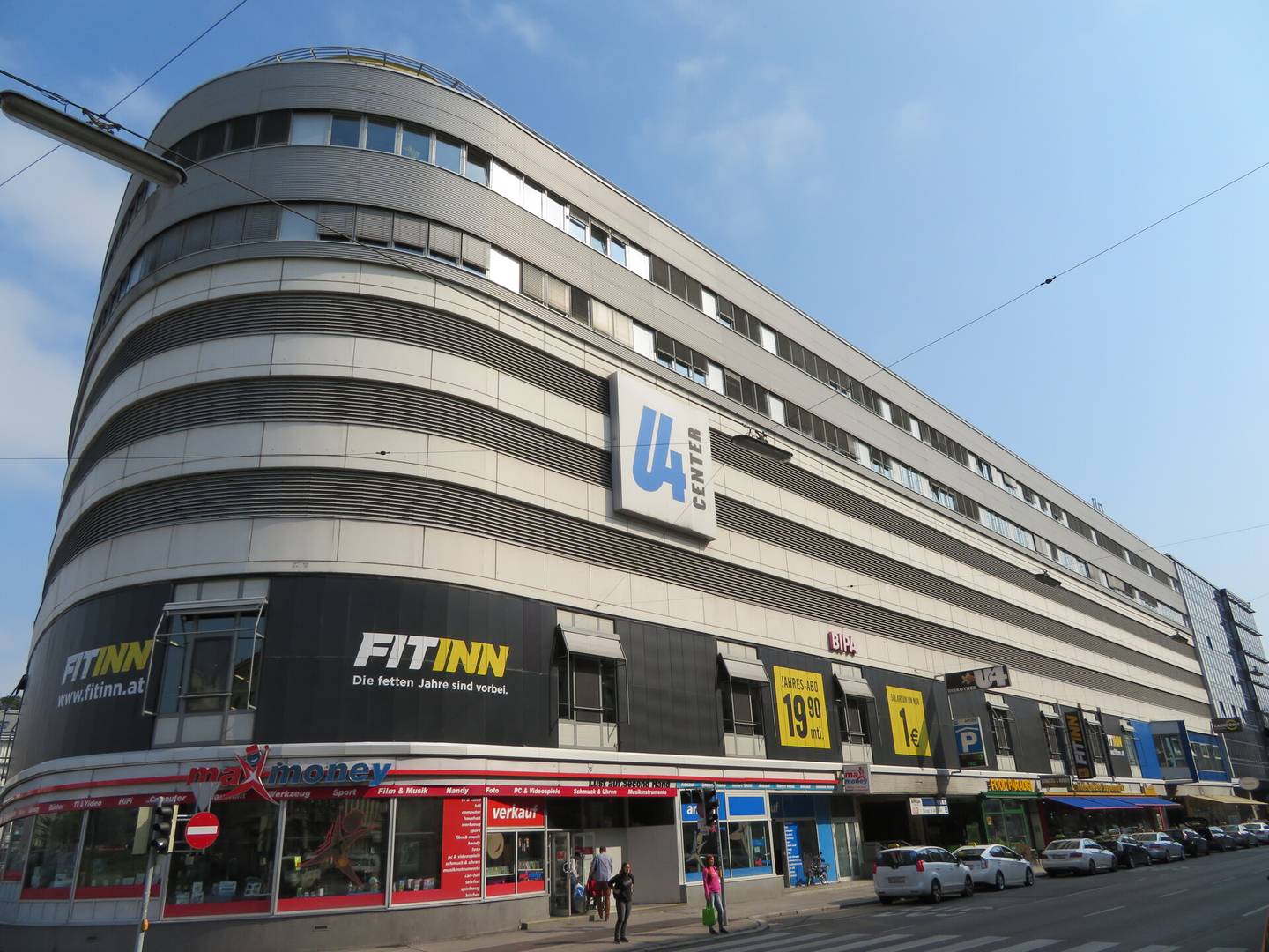 Apartment with direct U4 access in U4 Center