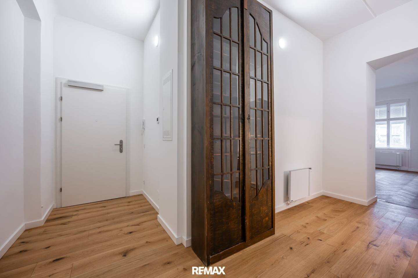 Wohnung mit Raumhöhe 3,10 m nahe U Bahn