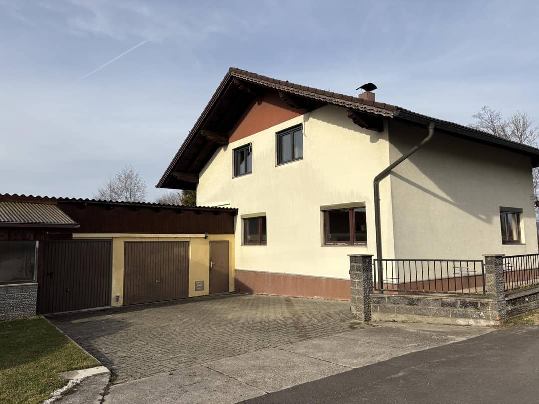 Wohnhaus in St. Peter am Hart – 141 m², 4 Zimmer, 2 Garagen geeignet