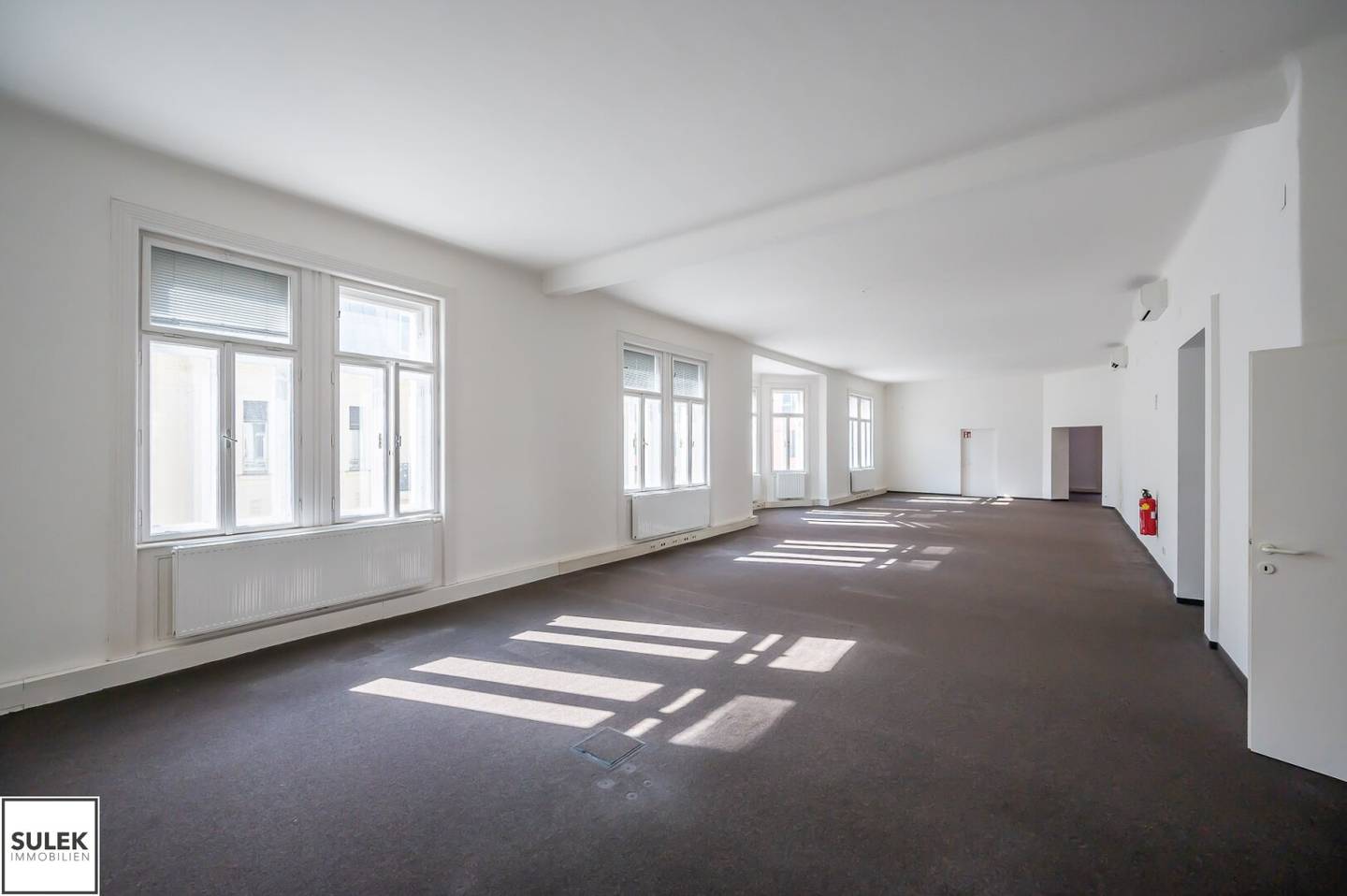 ** vis à vis Wien Mitte / The Mall: klimatisierte, modernisierte Büroräumlichkeiten ab sofort **